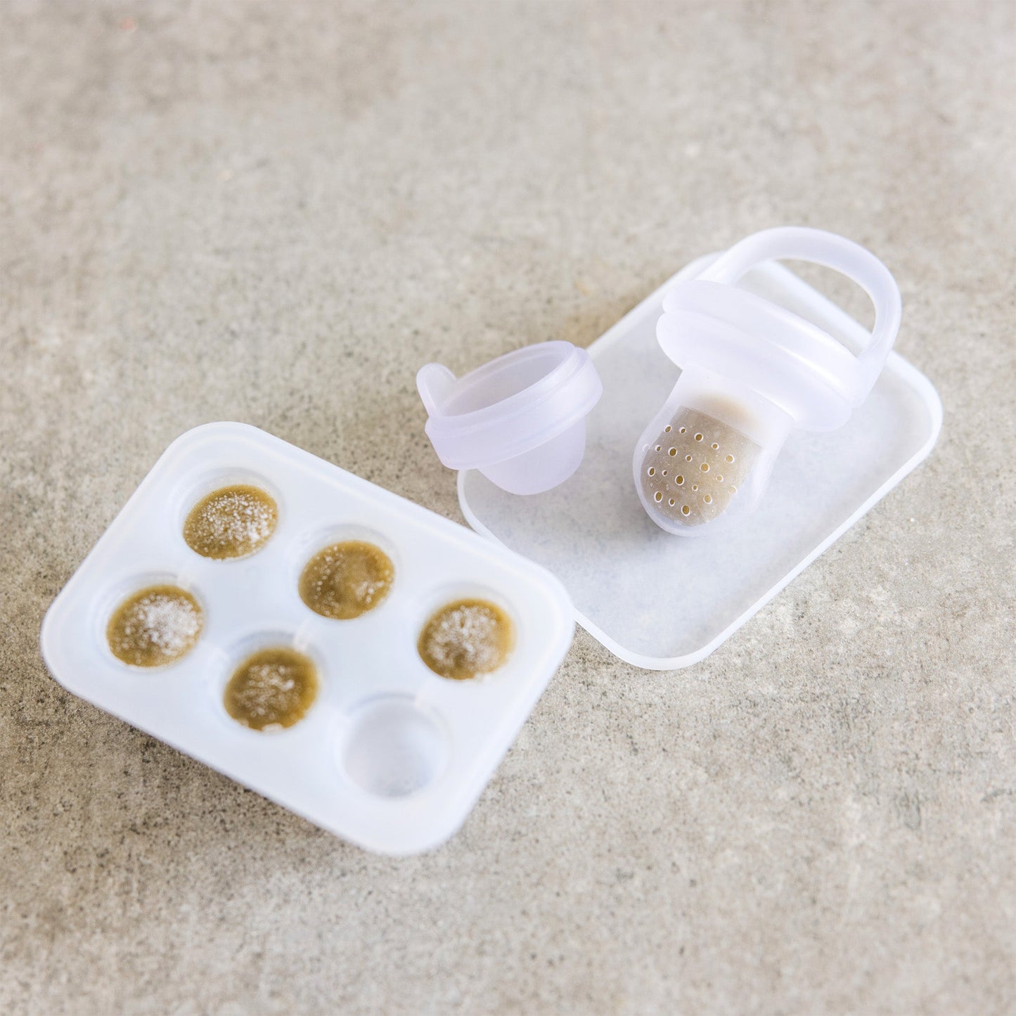 Food Feeder Set - Feeder + Freezer Tray with Lid